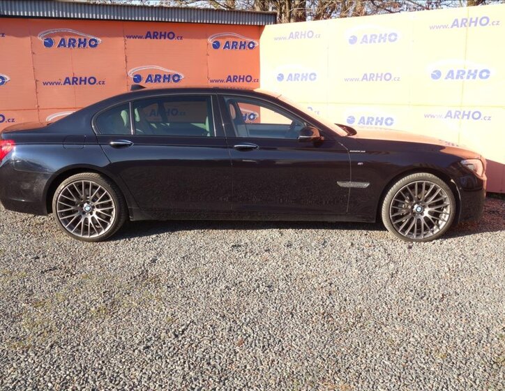 BMW Řada 7 Sedan 4,4 l 330 kw