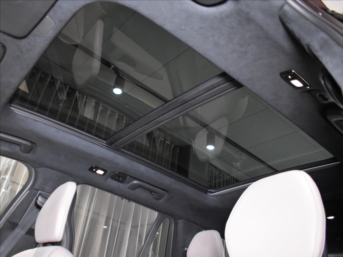 Volvo XC90 SUV / Terénní 2,0 l 335 kw