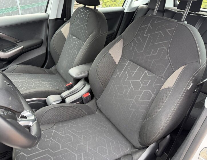 Peugeot 2008 Kombi 1,2 l 60 kw