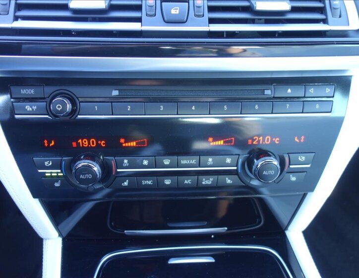 BMW Řada 7 Sedan 4,4 l 330 kw