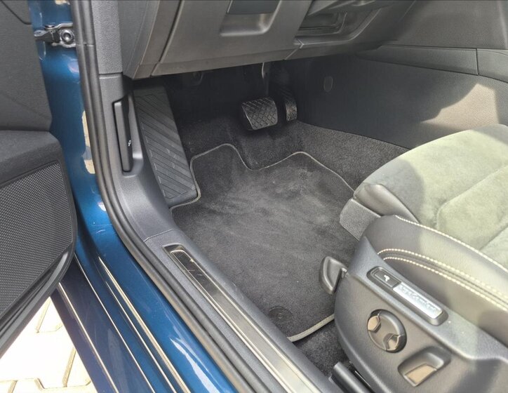 Volkswagen Passat Kombi 1,4 l 160 kw