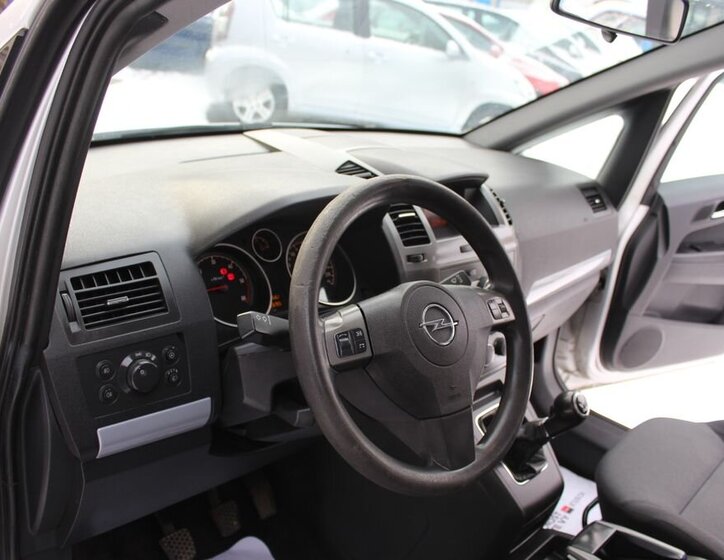 Opel Zafira 25
