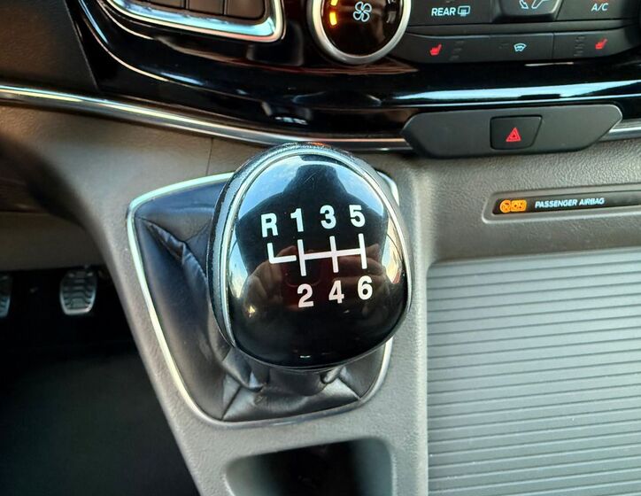 Ford Tourneo Custom 19