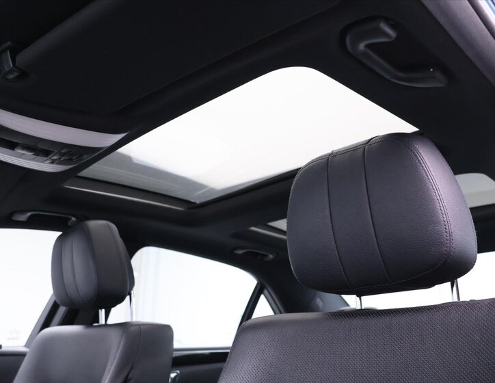 Mercedes-Benz Třídy E 27