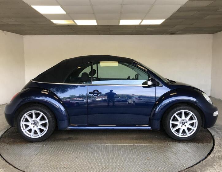 Volkswagen New Beetle 8