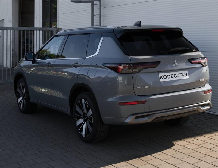 Mitsubishi Outlander SUV / Terénní 2,4 l 225 kw