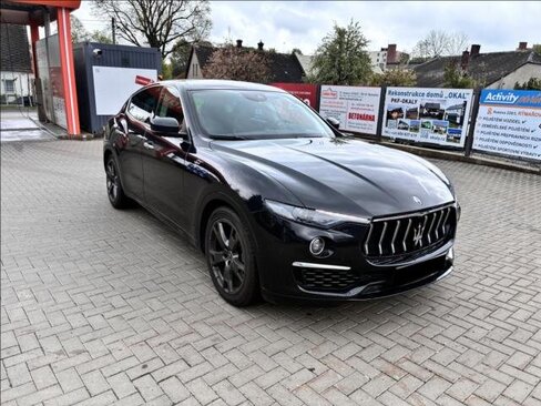 Maserati Levante SUV / Terénní 2,0 l 243 kw