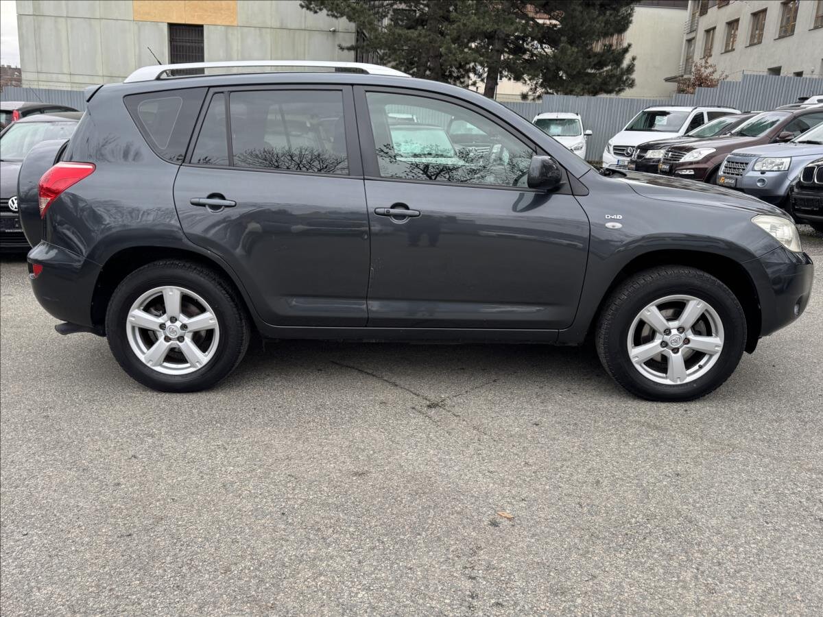 Toyota RAV4 SUV / Terénní 2,2 l 100 kw