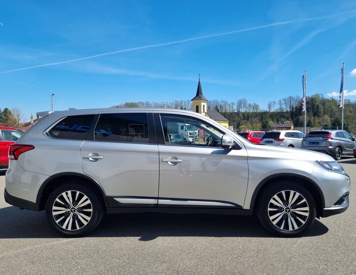Mitsubishi Outlander SUV / Terénní 2,0 l 110 kw