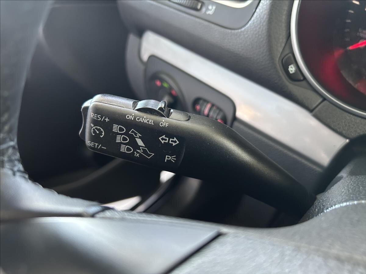 Volkswagen Golf Kombi 1,6 l 77 kw