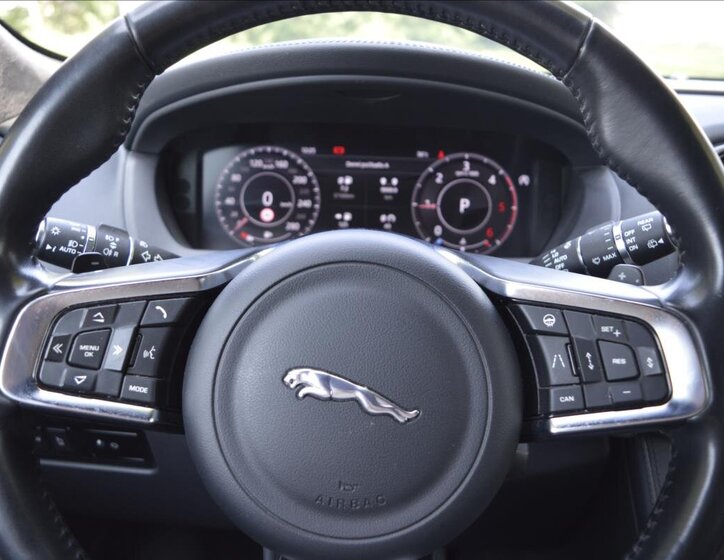 Jaguar F-Pace SUV 2,0 l 132 kw