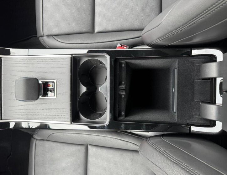 Land Rover Range Rover Velar SUV 2,0 l 150 kw