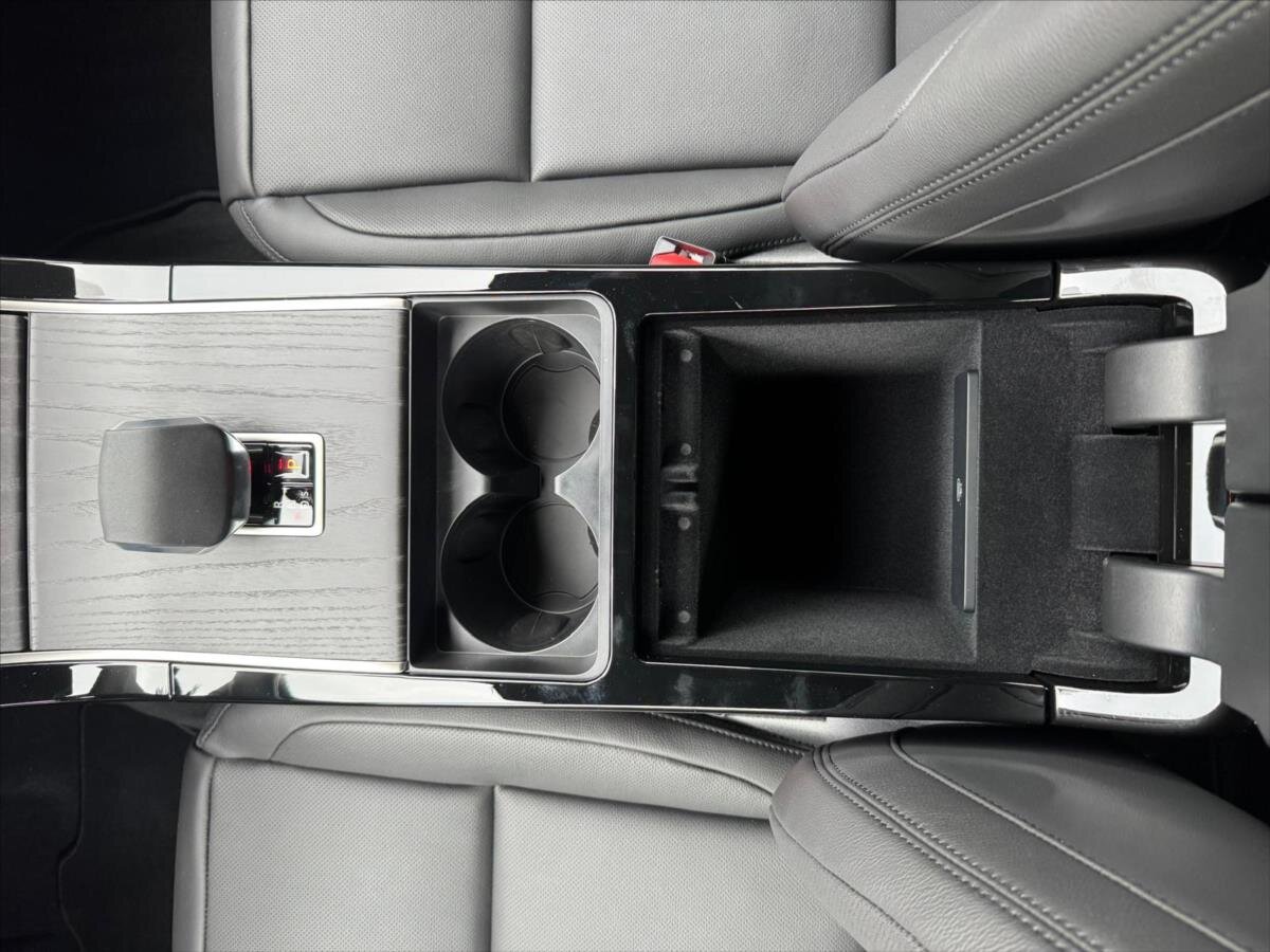 Land Rover Range Rover Velar SUV 2,0 l 150 kw