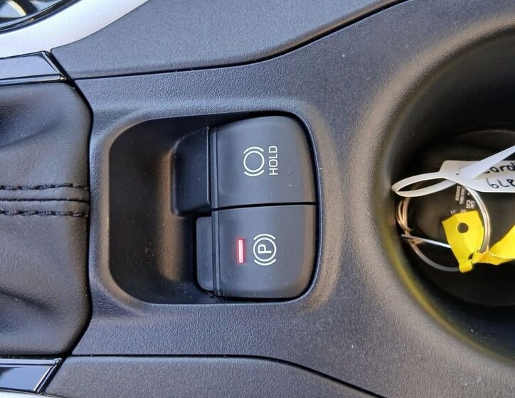 Toyota Corolla Cross SUV / Terénní 2,0 l 112 kw