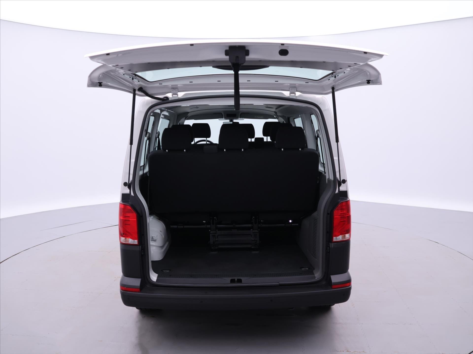 Volkswagen Transporter Kombi 2,0 l 81 kw