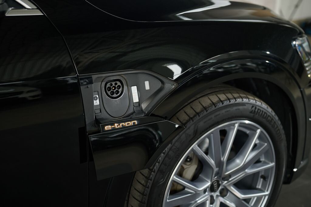 Audi e-tron SUV / Terénní 0,0 300 kw