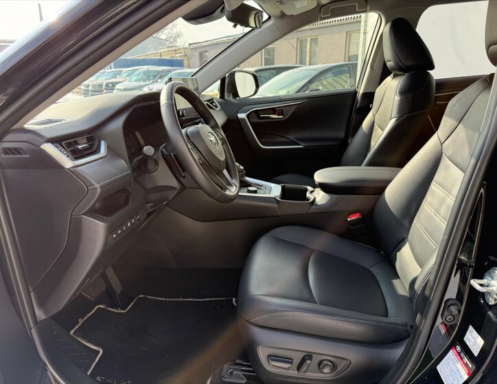 Toyota RAV4 SUV 2,5 l 131 kw