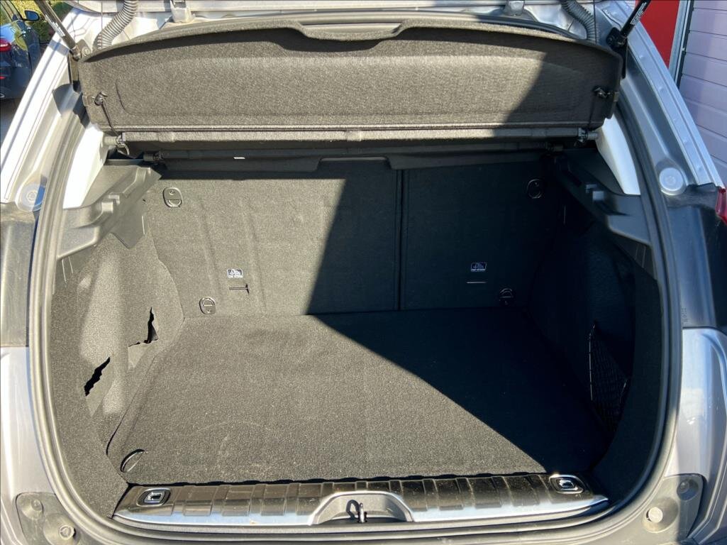 Peugeot 2008 SUV / Terénní 1,2 l 81 kw