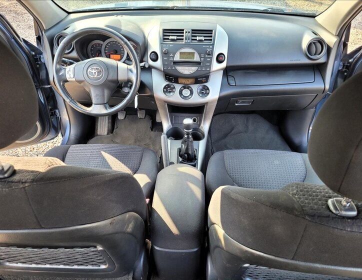 Toyota RAV4 SUV / Terénní 2,2 l 100 kw