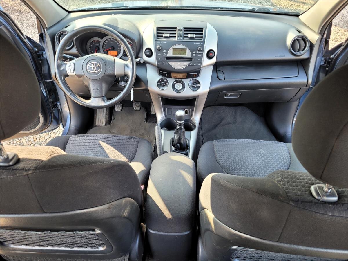 Toyota RAV4 SUV / Terénní 2,2 l 100 kw