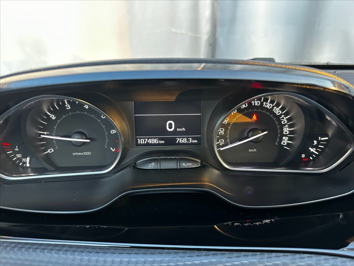 Peugeot 208 Hatchback 1,2 l 81 kw