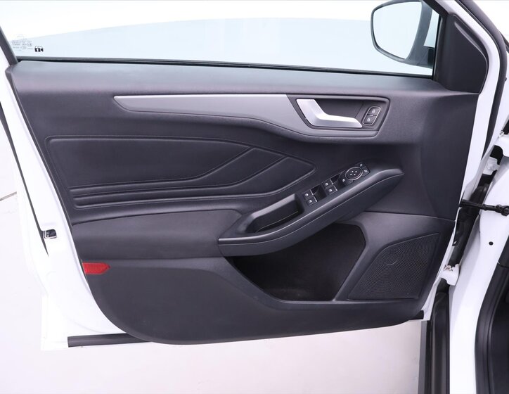 Ford Focus Kombi 999,0 74 kw