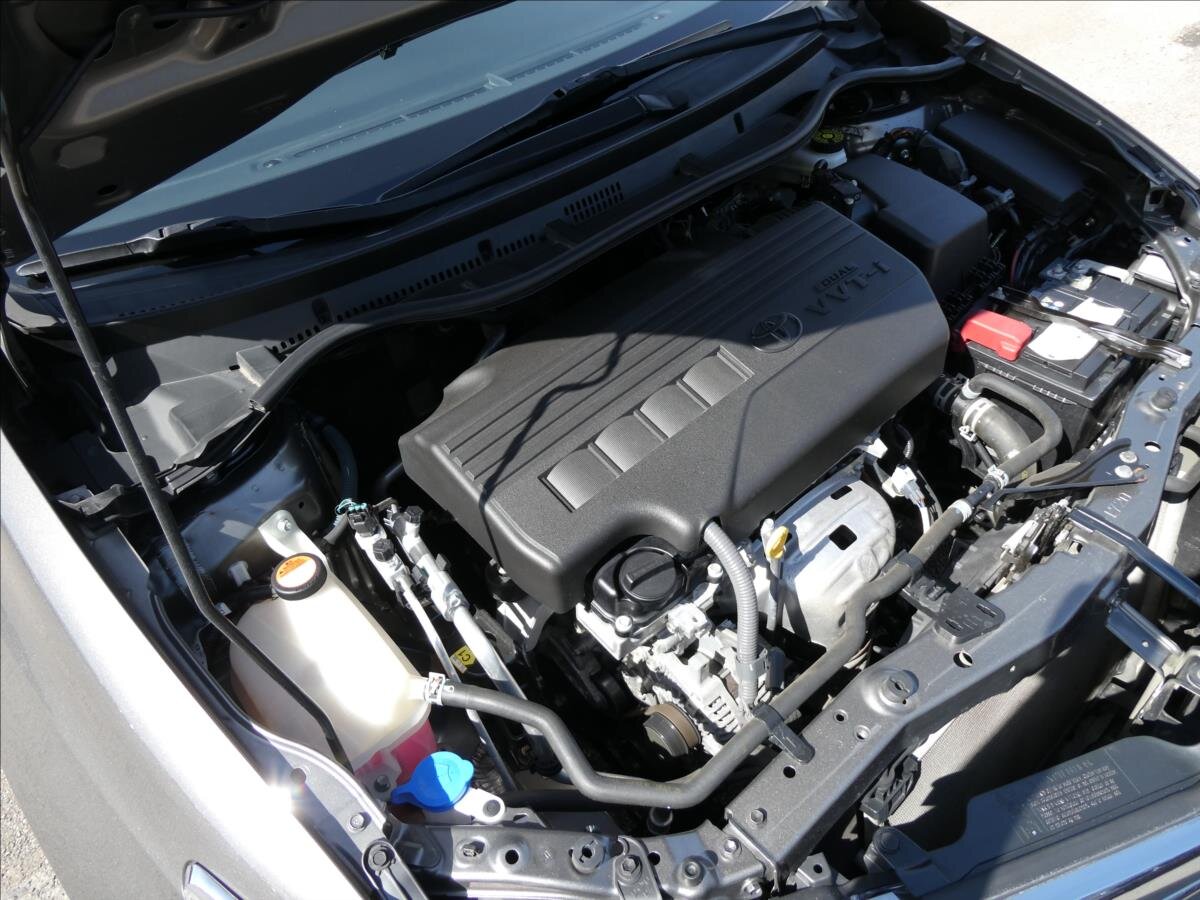 Toyota Auris Kombi 1,3 l 73 kw