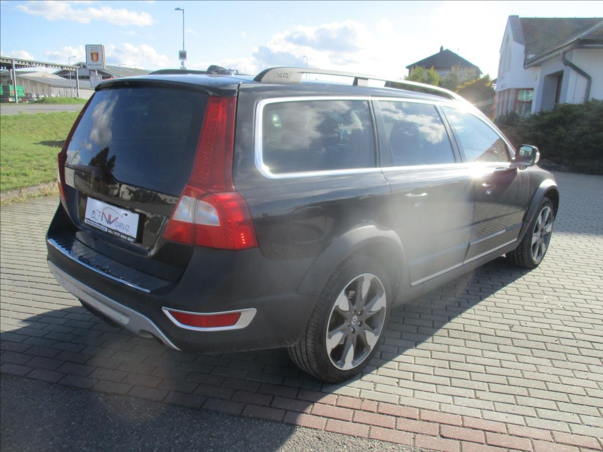 Volvo XC70 Kombi 2,4 l 151 kw