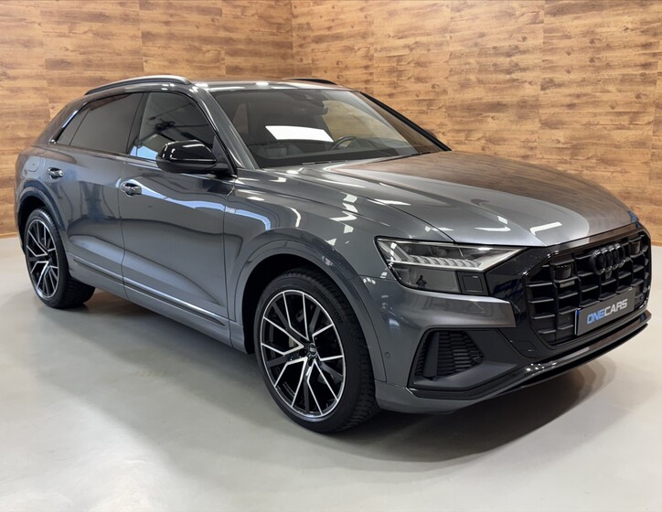 Audi Q8 4