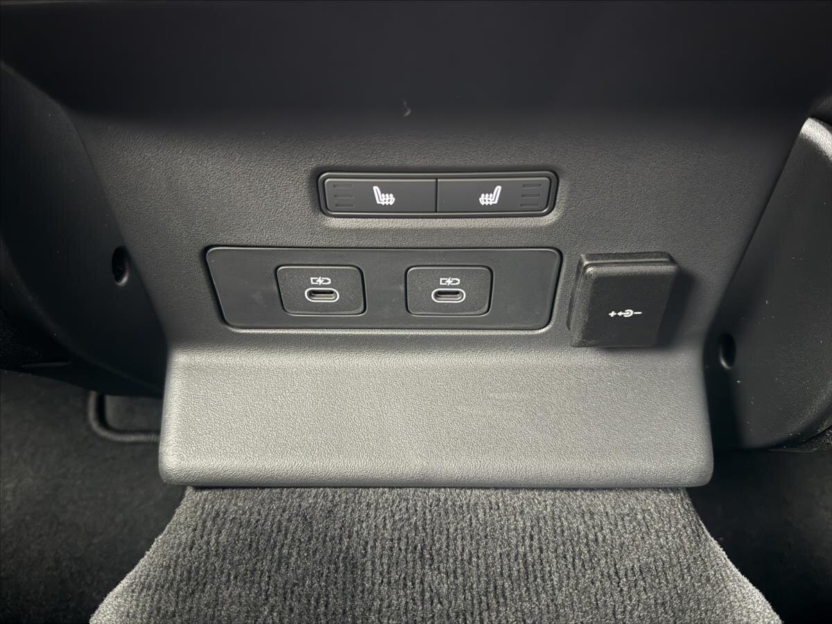 Land Rover Range Rover Velar SUV / Terénní 2,0 l 150 kw