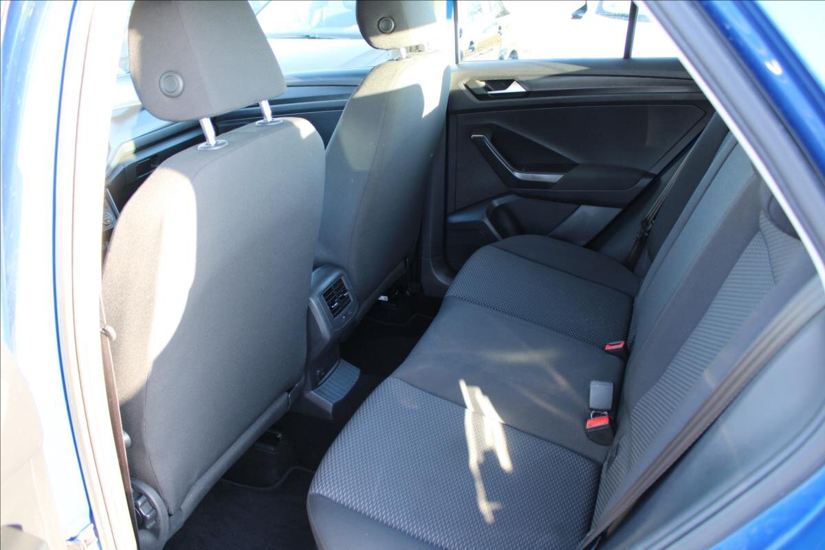 Volkswagen T-Roc SUV / Terénní 1,6 l 85 kw