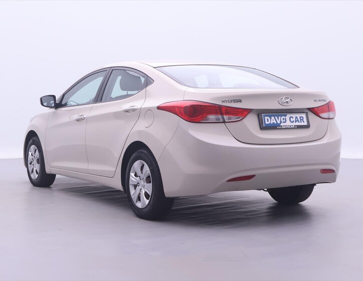Hyundai Elantra 5