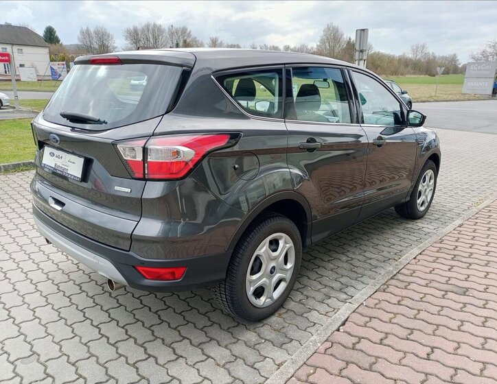 Ford Kuga SUV / Terénní 1,5 l 88 kw