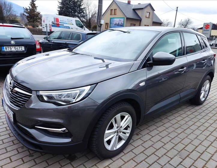Opel Grandland X SUV / Terénní 1,2 l 96 kw