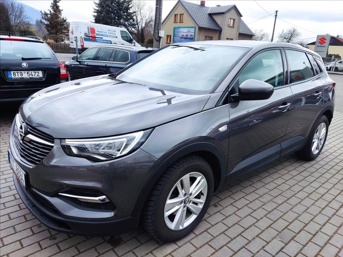 Opel Grandland X SUV / Terénní 1,2 l 96 kw