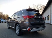 Mitsubishi Outlander SUV 2,4 l 165 kw