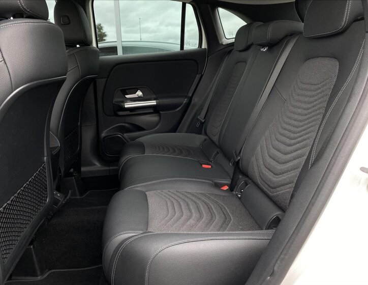 Mercedes-Benz GLA 11