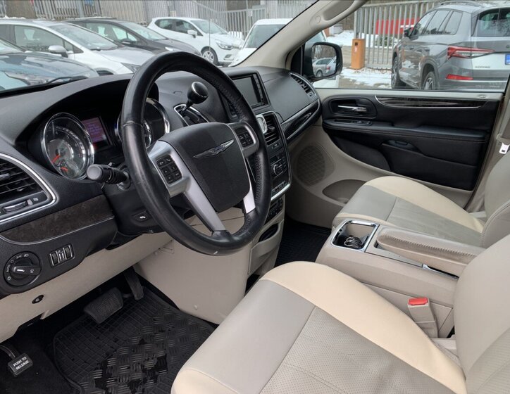 Chrysler Town & Country VAN-Minibus 3,6 l 211 kw