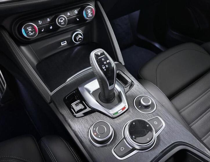 Alfa Romeo Stelvio 16