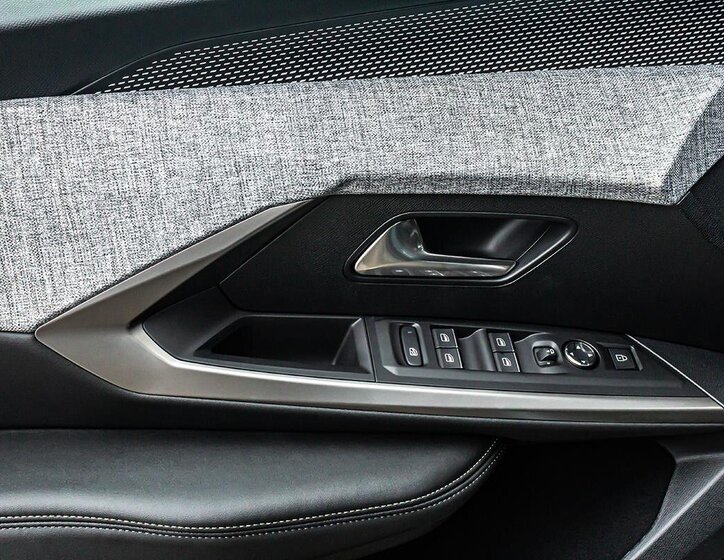 Peugeot 5008 SUV 1,2 l 107 kw