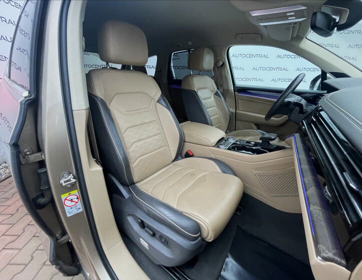 Volkswagen Touareg SUV / Terénní 3,0 l 210 kw