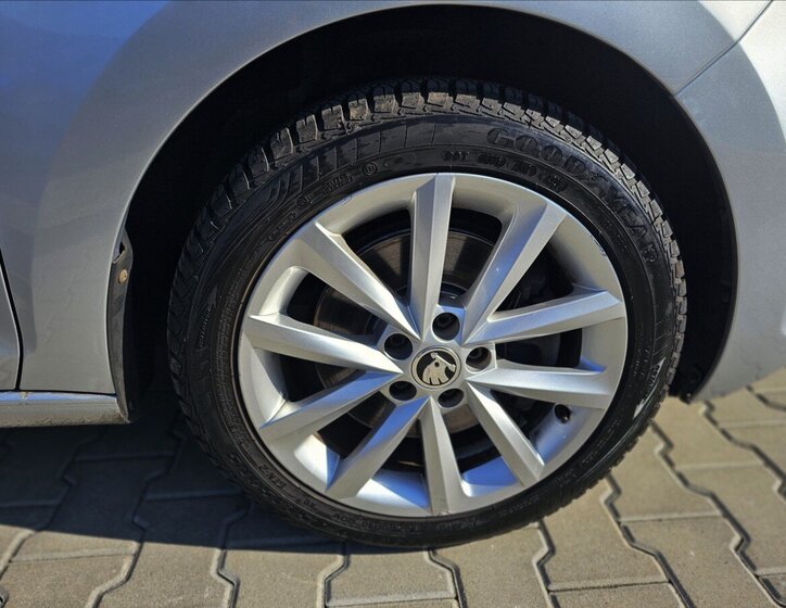 Škoda Rapid Hatchback 999,0 81 kw