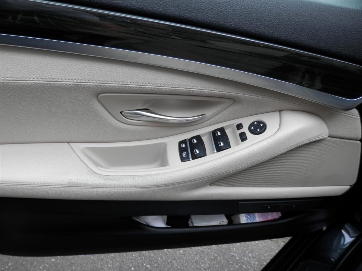 BMW Řada 5 Sedan 3,0 l 230 kw