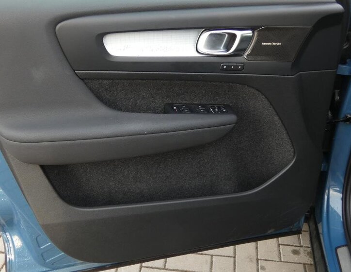 Volvo XC40 SUV / Terénní 2,0 l 120 kw