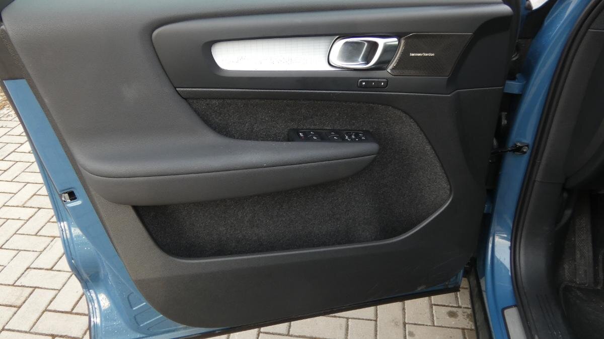 Volvo XC40 SUV / Terénní 2,0 l 120 kw