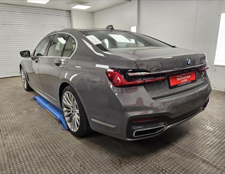 BMW Řada 7 6