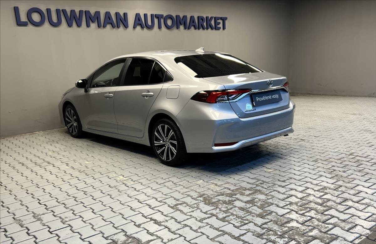 Toyota Corolla Sedan 1,5 l 92 kw