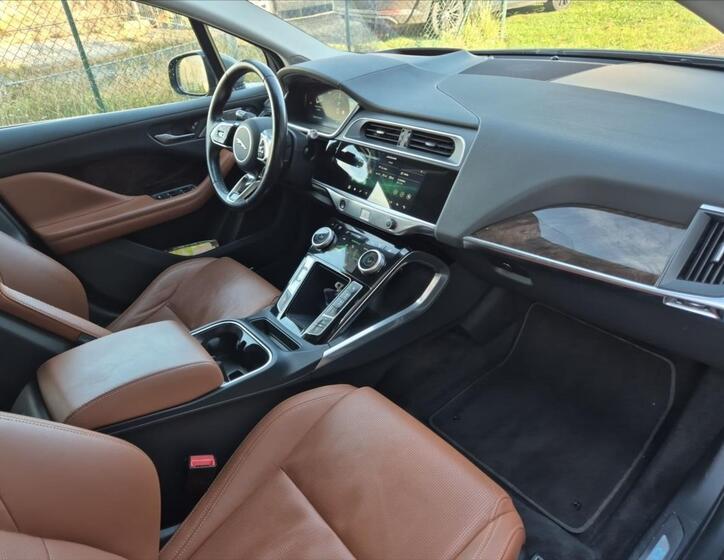 Jaguar I-Pace 11