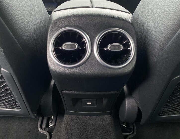 Mercedes-Benz Třídy A Sedan / Limuzína 1,3 l 100 kw