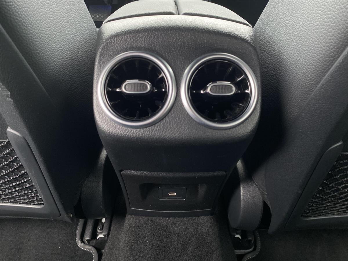 Mercedes-Benz Třídy A Sedan / Limuzína 1,3 l 100 kw